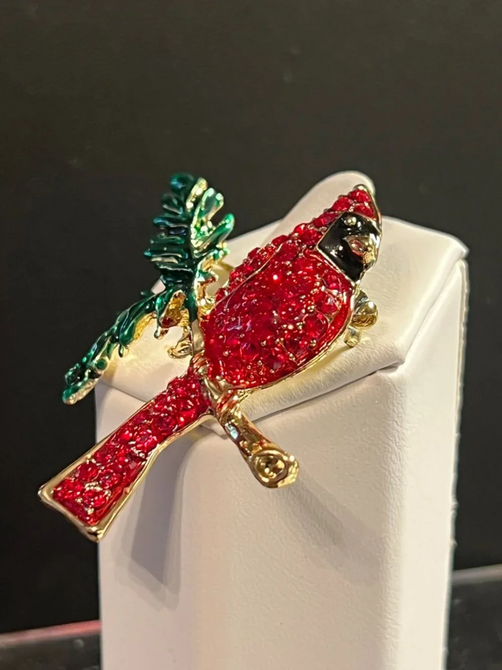 Red Rhinestone Cardinal Enamel Branch Gold Tone Brooch Pin (476)